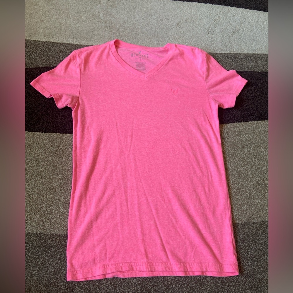 American Eagle Pink T-Shirt Athletic Fit, Super Soft, Size XS Men’s Short Sleeve